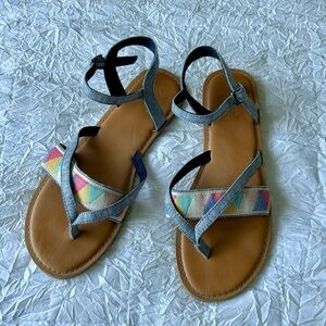 NWOT: TOMS Lexie Blue Chambray Multi Tribal Sandal